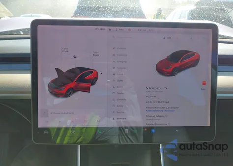 2018 Tesla Model 3 Long Range/Mid Range z USA, uszkodzony, nr VIN 5YJ3E1EA5JF153918